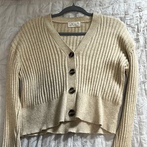 Cropped sweater with buttons